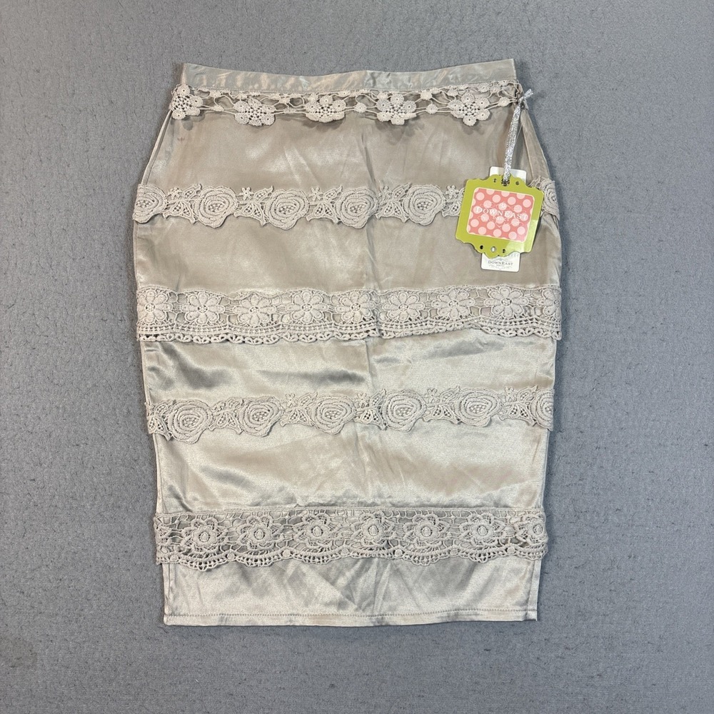 Downeast Basics Perfect Lace skirt size XS Beige Tan Cream NWT Satin